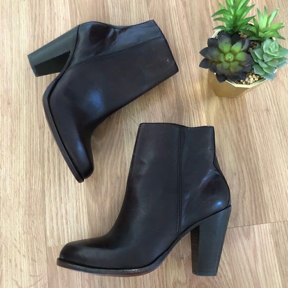 FRYE Jenny 3475388-DBN Dark Brown Leather Side-Zip Booties - Picture 2 of 13